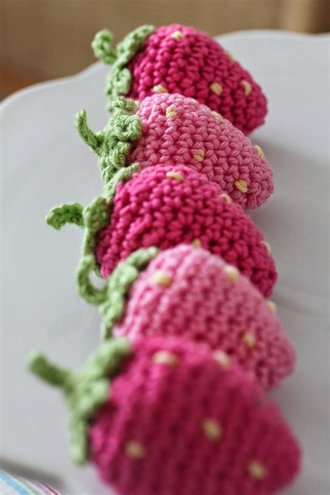 crochet strawberries Stitch Crochet, Crochet Diy, Love Crochet, Learn ...