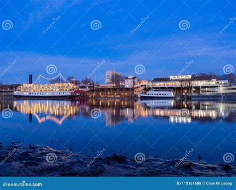 Night View of Sacramento Skyline with Sacramento River Editorial Stock ...