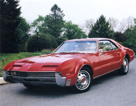 1966 Oldsmobile Toronado - Information and photos - MOMENTcar