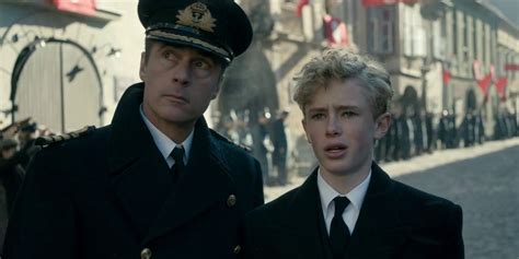 The Crown (2016)