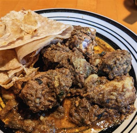 [Homemade] Trinidadian Curry Chicken with Roti : r/food