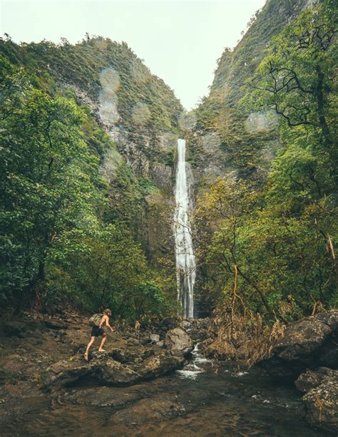 HANAKAPIAI FALLS TRAIL ON KAUAI, HAWAII - Journey Era