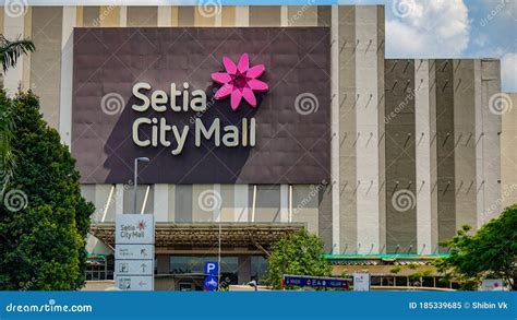 Setia City Mall North Entrance View. Editorial Image - Image of crowd ...