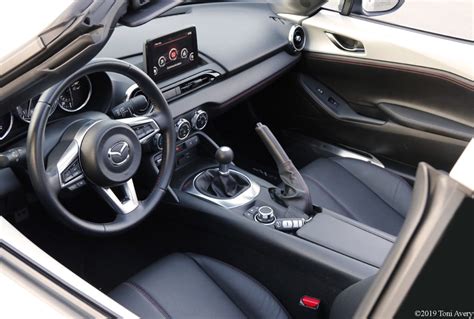 2019 Mazda MX-5 Miata Grand Touring RF (ND2) Review | GirlsDriveFastToo