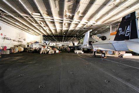 41 pictures that show why a US aircraft carrier is such a dominant ...