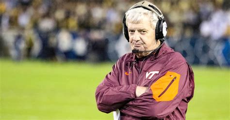 LOOK: Virginia Tech's Frank Beamer and family pose with statue