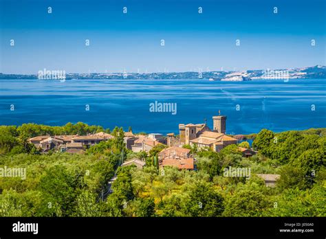 Panoramic view of Lake Bolsena (Lago di Bolsena), province of Stock Photo: 137792984 - Alamy