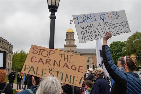 Photos: Free Palestine Protest - The Daily Iowan