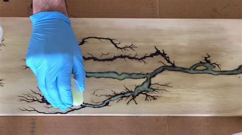 Wood burning with 2000 volts of electricity! (Lichtenberg Figures) | Lichtenberg figures, Wood ...