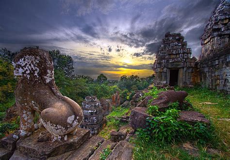 Watch the Sunset at Phnom Bakheng Temple - Tours By Jeeps