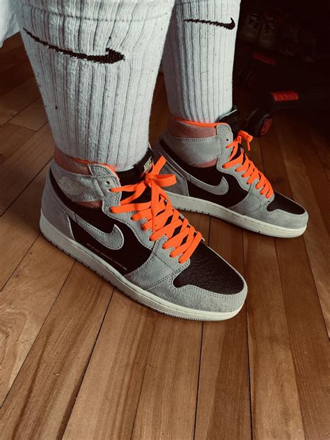 They look 10 times better with the orange laces 🔥🔥 : r/Sneakers