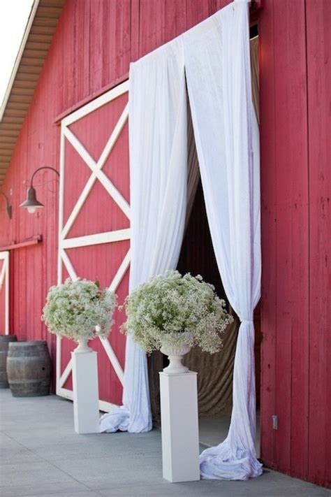 23+ Baby’s Breath Wedding Decor Ideas: Classy and Romantic