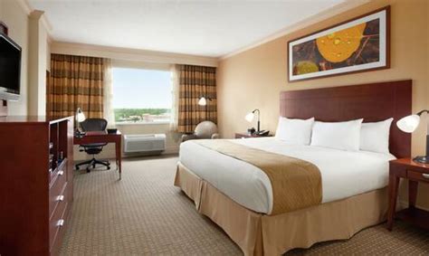 Rooms at DoubleTree Dallas - Hotel near Love Field