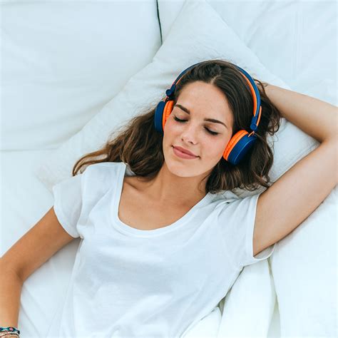 Does Sleeping Music Help You Sleep Better? | LivingFuture - Trust in CBD + THC