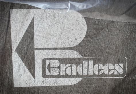 Bradlees logo on Stop & Shop Companies trash can - a photo on Flickriver