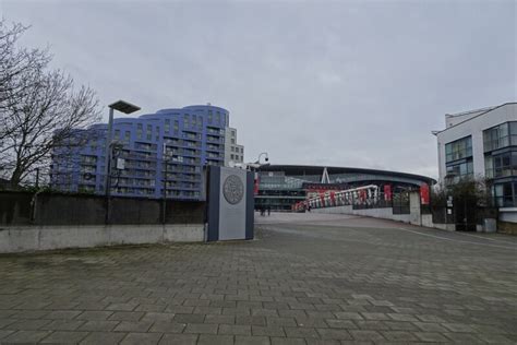 Entrance to the Emirates Stadium © DS Pugh cc-by-sa/2.0 :: Geograph Britain and Ireland