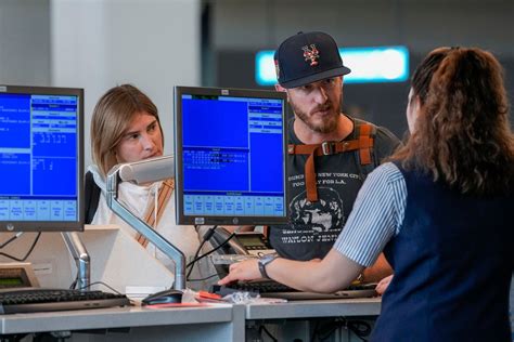 How To Rebook A Refund When Your Flight Is Cancelled Due To Bad Weather ...