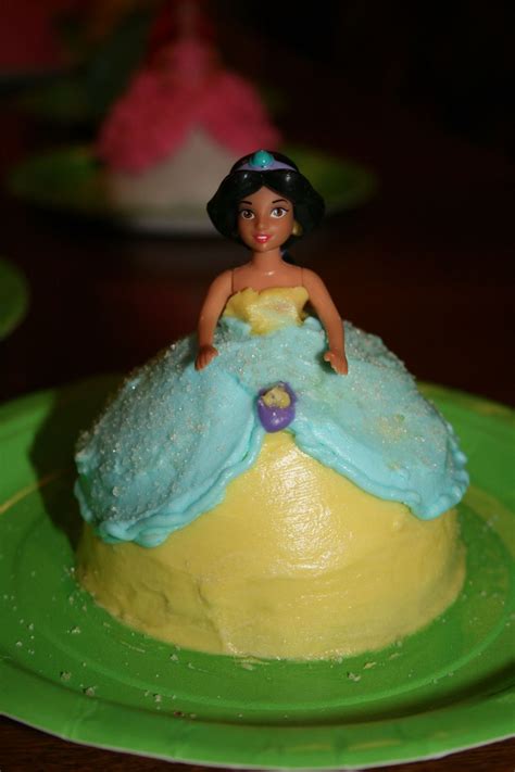 Disney Princesses With Castle - CakeCentral.com