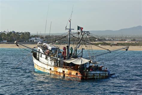 File:Fishing boat Che Guevara 2.jpg - Wikipedia