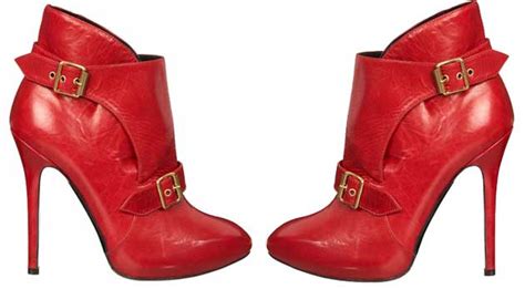 Alexander McQueen red buckle ankle boots > Shoeperwoman