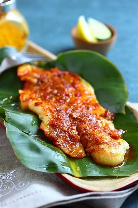 Grilled Fish with Banana Leaves (Ikan Panggang/Ikan Bakar) | Easy Delicious Recipes