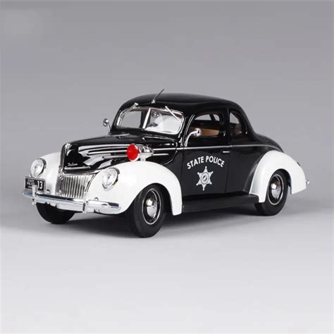 Aliexpress.com : Buy Maisto 1:18 diecast Car 1939 Deluxe Coupe Black Classic Cars 1:18 Alloy Car ...