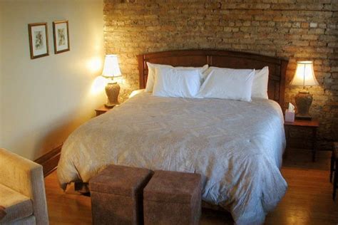 Old Chicago Inn is one of the best places to stay in Chicago