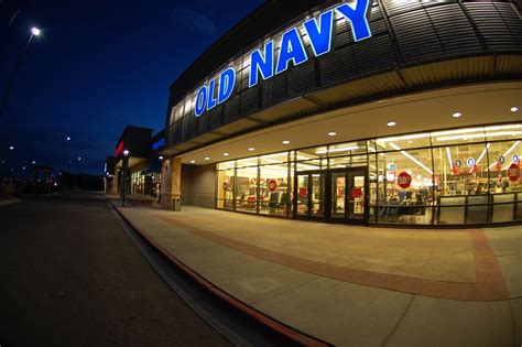 Old Navy store front | Smithsonian Photo Contest | Smithsonian Magazine