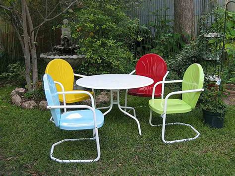 20 Fun and Functional Metal Outdoor Furniture | Home Design Lover