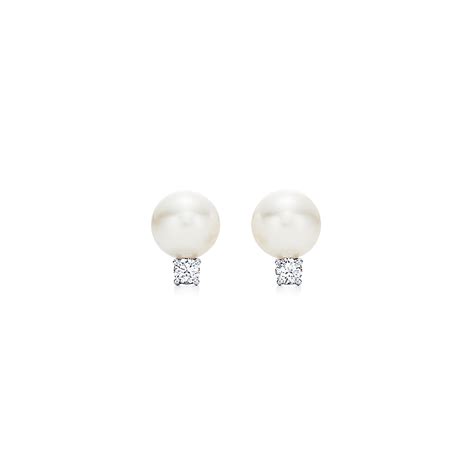 Tiffany Signature™ Pearls earrings in 18k white gold with pearls and diamonds. | Tiffany & Co.