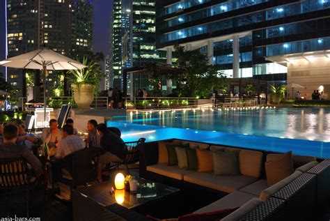 Lantern Bar- stylish rooftop bar at The Fullerton Bay Hotel, Singapore ...