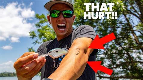 EASIEST HOOK REMOVAL TRICK...I HOOKED MYSELF TO PROVE IT! ( How to ...