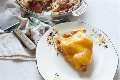 How to Make Apple Pie with Cheese: Cheddar on Top = Yum!