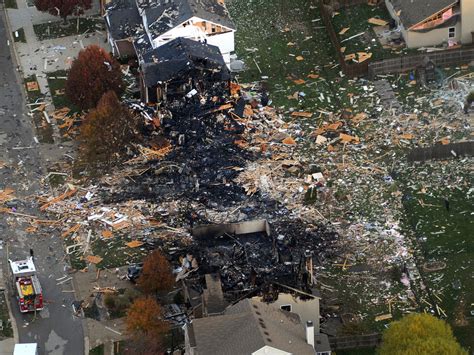 Explosion destroys homes in Indiana - CBS News