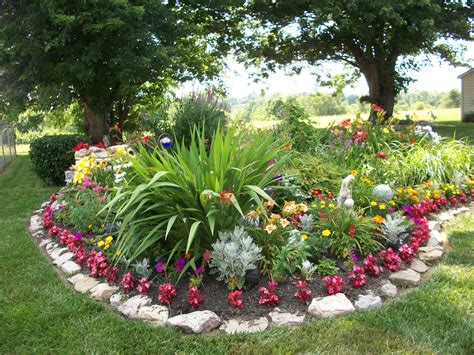 50+ colorful garden flowers landscapes | Beautiful flowers garden, Garden landscaping, Lawn and ...