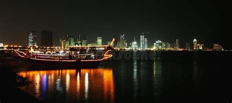 Doha corniche at night stock photo. Image of nobody, towers - 14405960