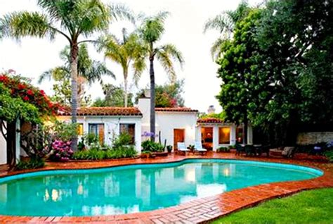 Take a Tour of Marilyn Monroe's Brentwood House