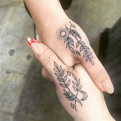 21 Best Friend Flower Tattoos To Bond Over • Body Artifact