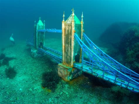 Conde Nast Traveler: 10 amazing underwater sites (stunning photos) | protothemanews.com