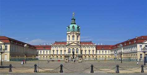 Le château de Charlottenburg (en allemand : Schloss Charlottenburg), est un château situé dans ...