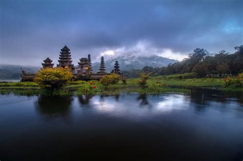 Pura Ulun Danu Tamblingan, Bali, Indonesia