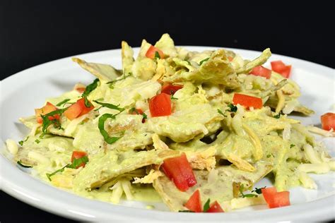 Chilaquiles en Salsa Cremosa de Chile Poblano | Mexican food recipes, Food, Food recipes