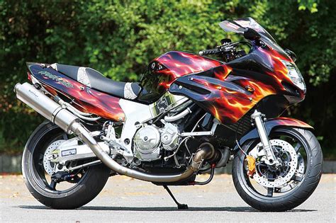 サッシュ CBR1100XX（ホンダ CBR1100XX） プロが造るカスタム-バイクブロス