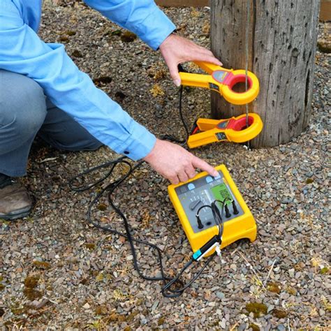 Fluke 1625-2 KiT Advanced Geo Earth Ground Tester with Accessories