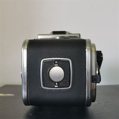 HASSELBLAD 503CW, Photography, Cameras on Carousell