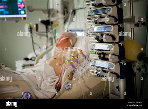 INTENSIVE CARE UNIT Stock Photo - Alamy