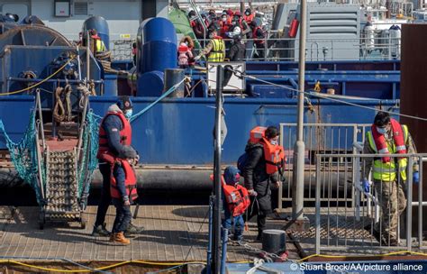 Channel crossings: France stops hundreds of migrants - InfoMigrants