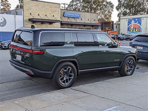 Rivian R1S Specs & Battery Replacement Info - Electric Car Battery Replacement