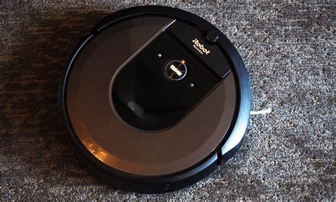 iRobot Roomba I7 Review: This Robot Will Empty The Bin For You