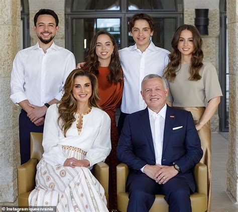 Queen Rania of Jordan shares new portrait with her family for New Year ...
